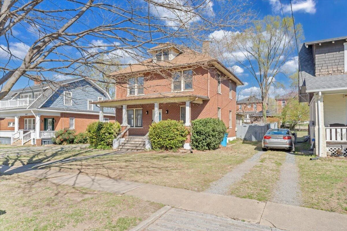 1533 Maiden LN - Photo 48