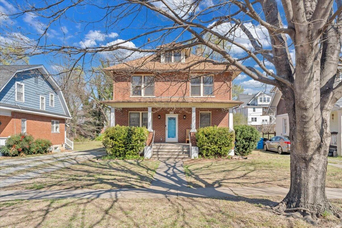 1533 Maiden LN - Photo 49