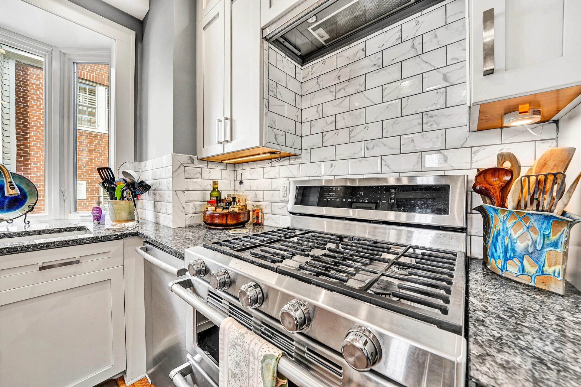 2435 Stanley AVE - Photo 16