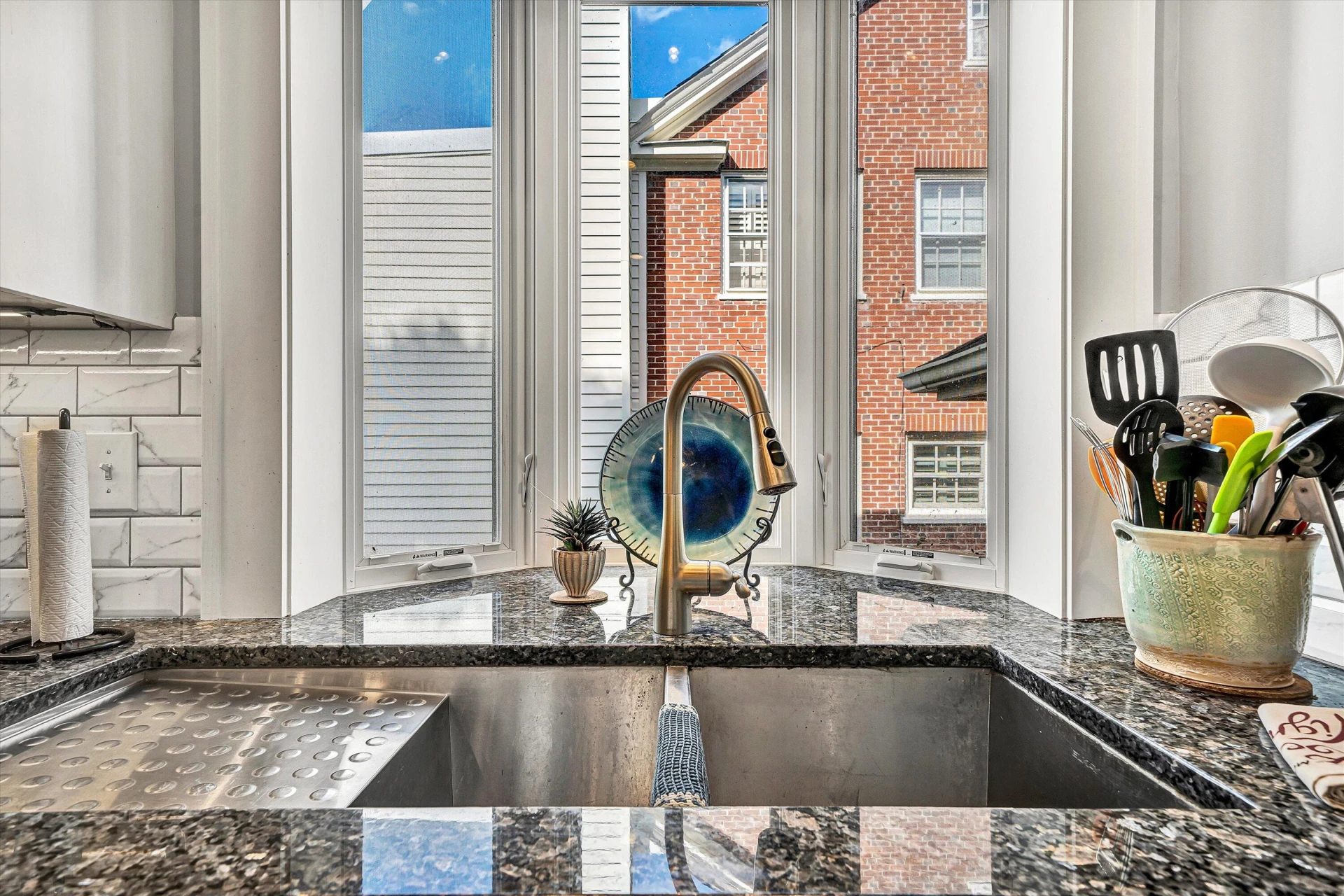 2435 Stanley AVE - Photo 17