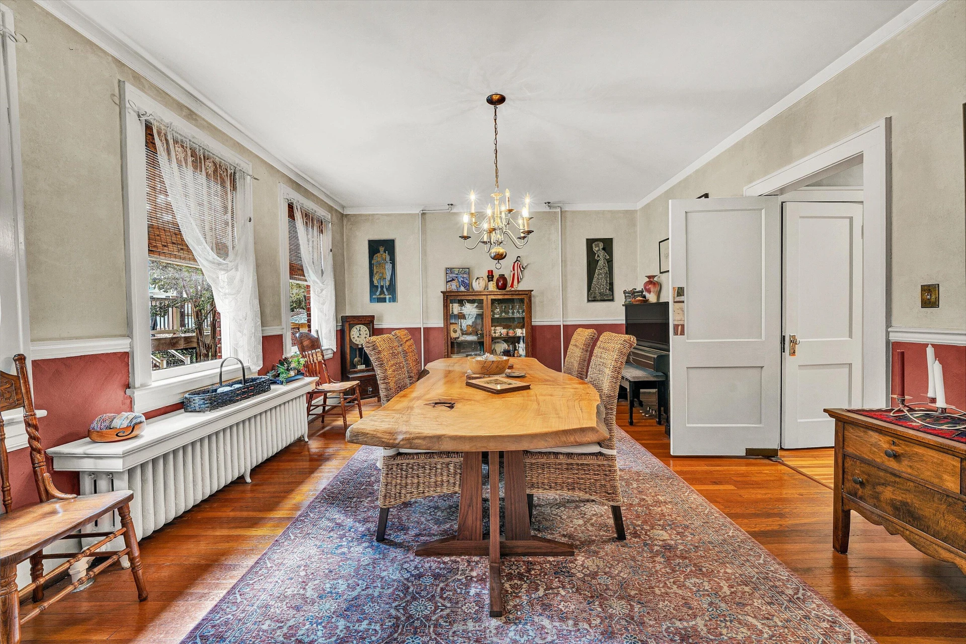 2435 Stanley AVE - Photo 10