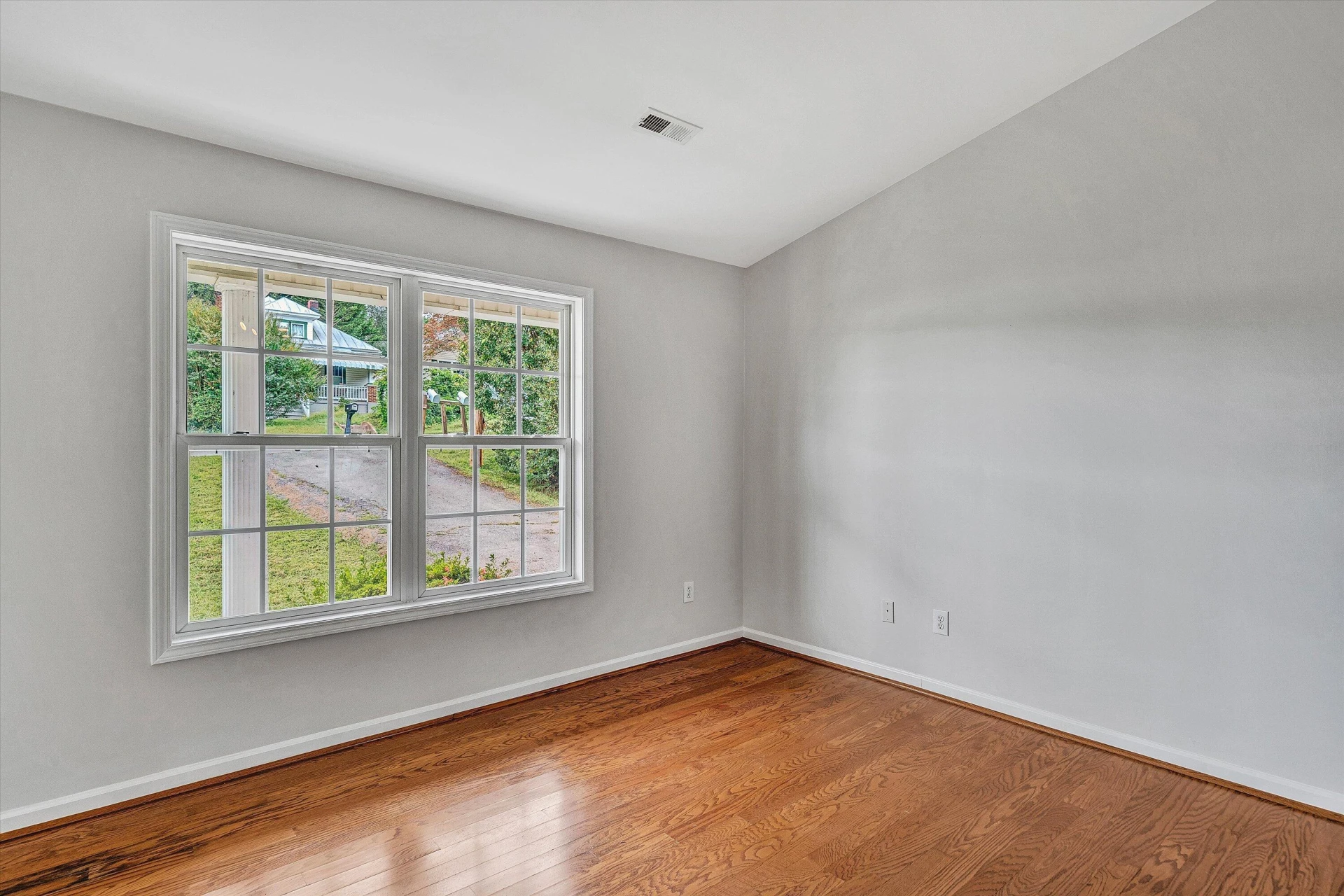 1421 24th ST - Photo 5