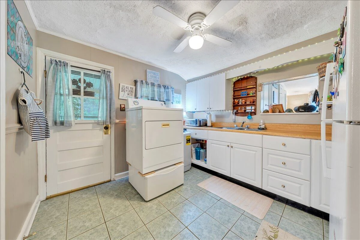 4251 Hershberger RD - Photo 11