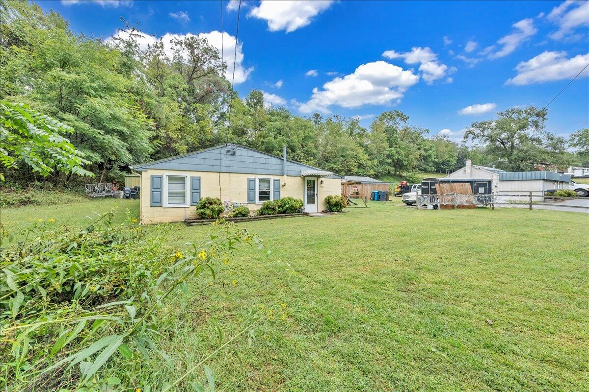 4251 Hershberger RD - Photo 19