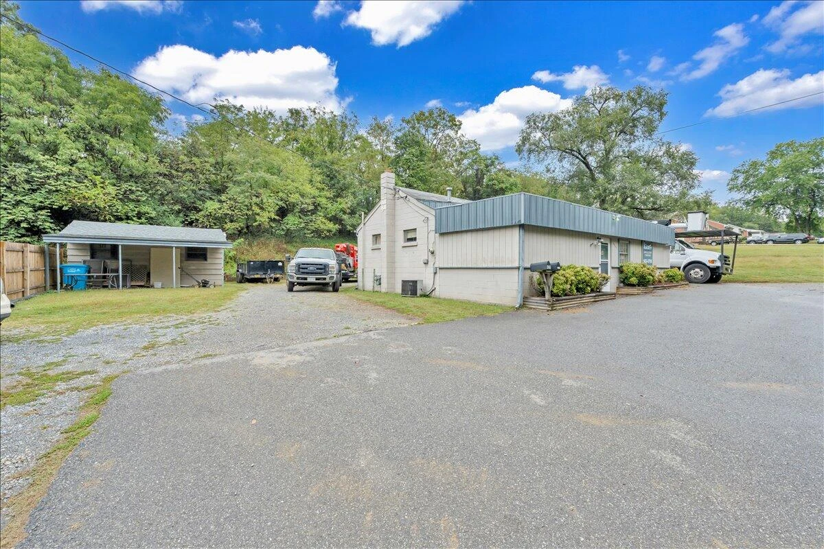 4251 Hershberger RD - Photo 23