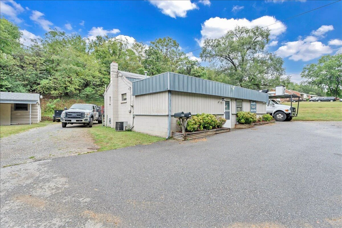 4251 Hershberger RD - Photo 37