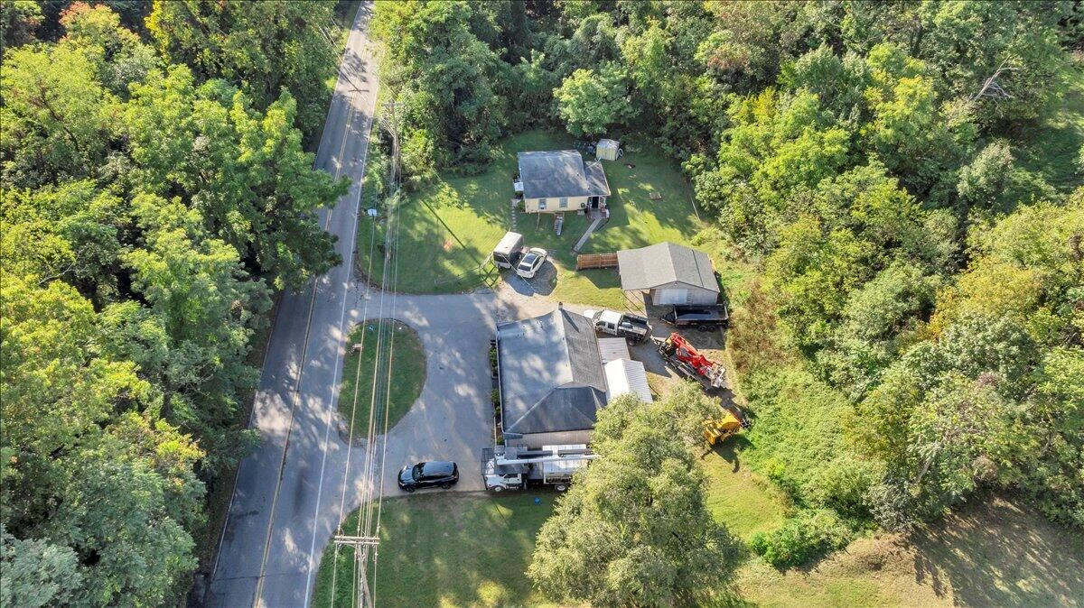 4251 Hershberger RD - Photo 39