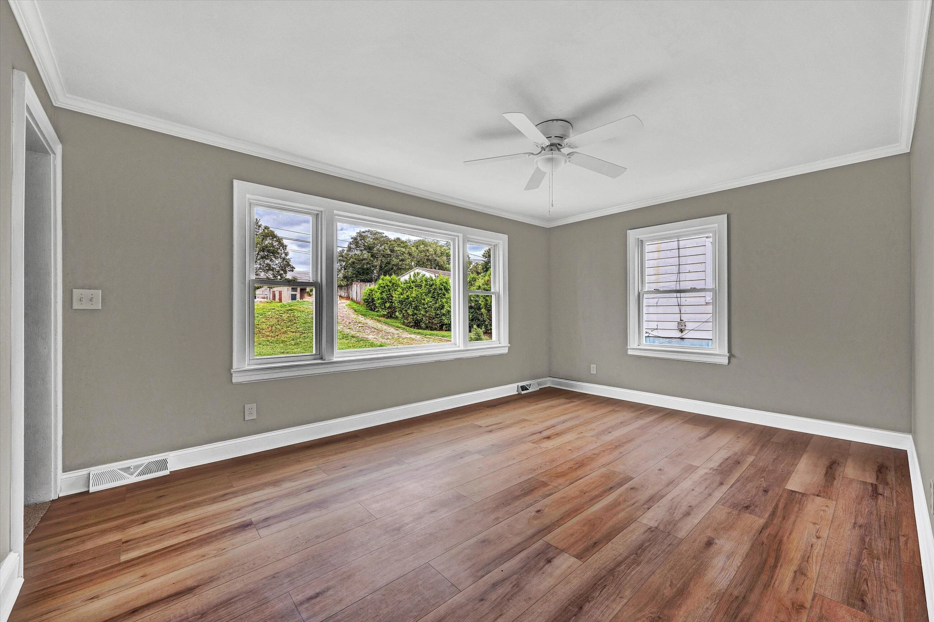 2719 Edison ST - Photo 6