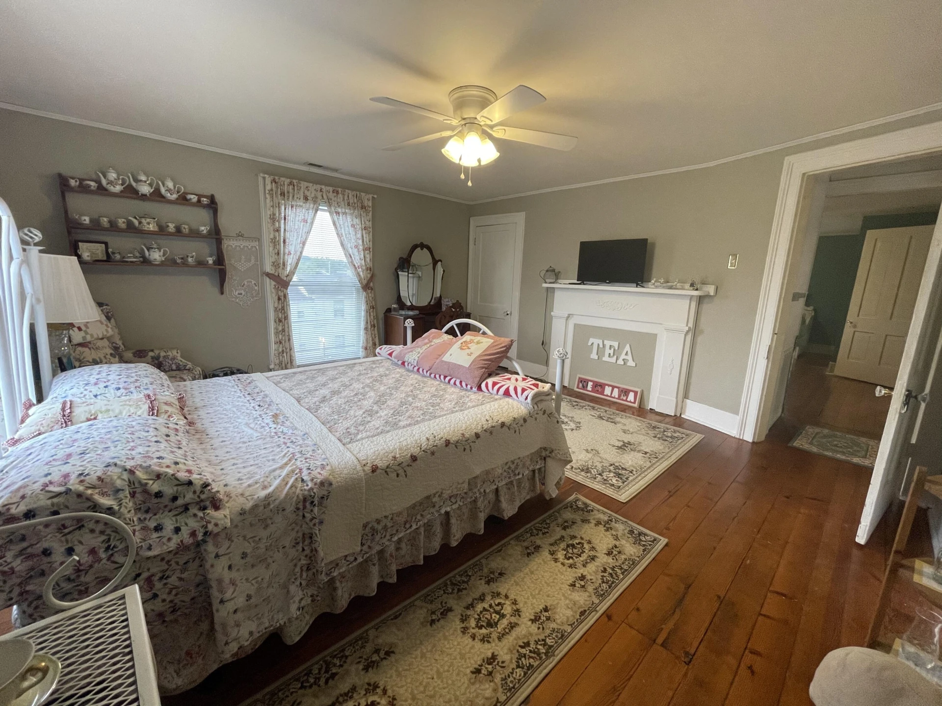 721 Grove ST - Photo 4