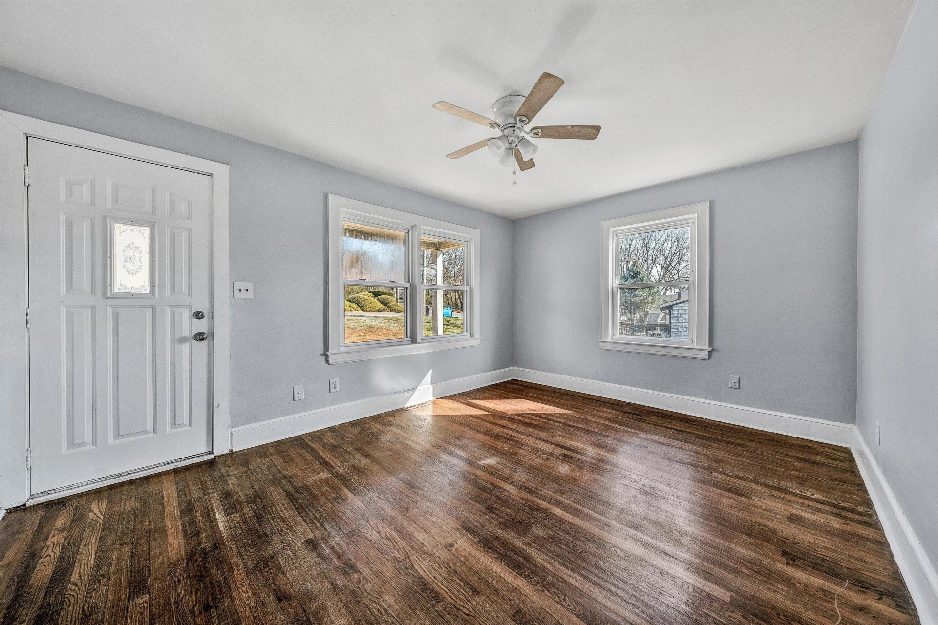1006 Crescent ST - Photo 2