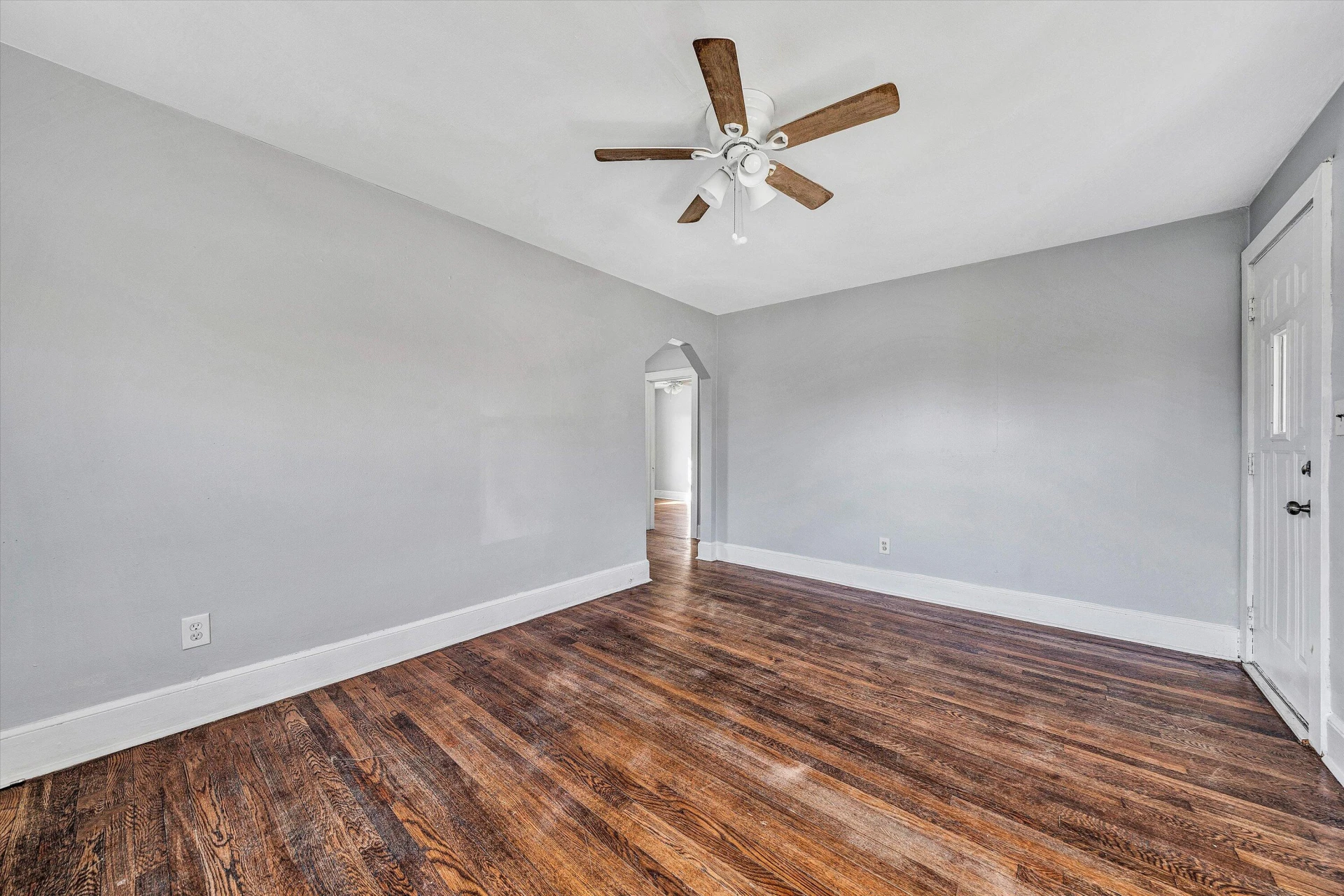 1006 Crescent ST - Photo 3