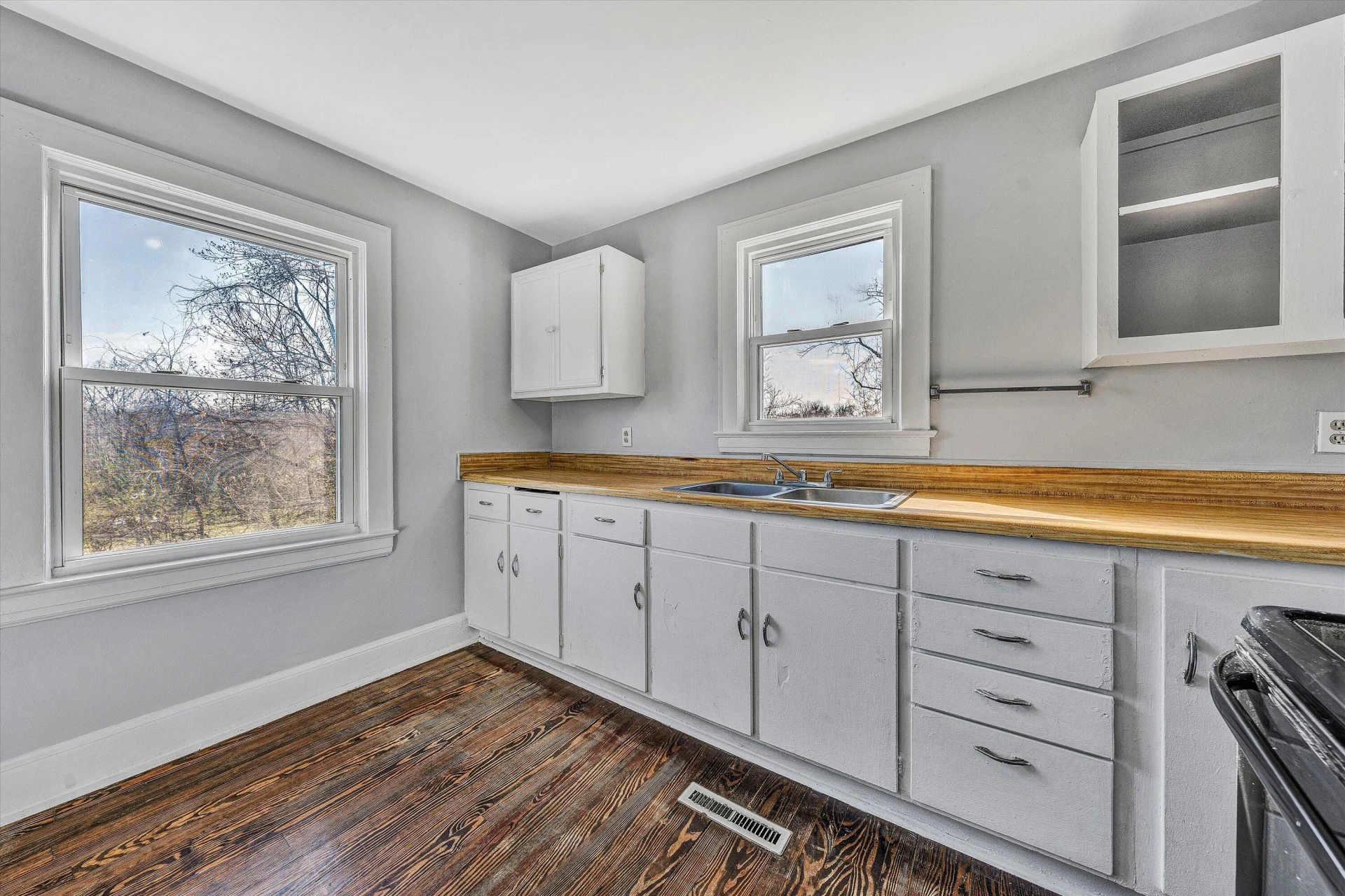 1006 Crescent ST - Photo 4