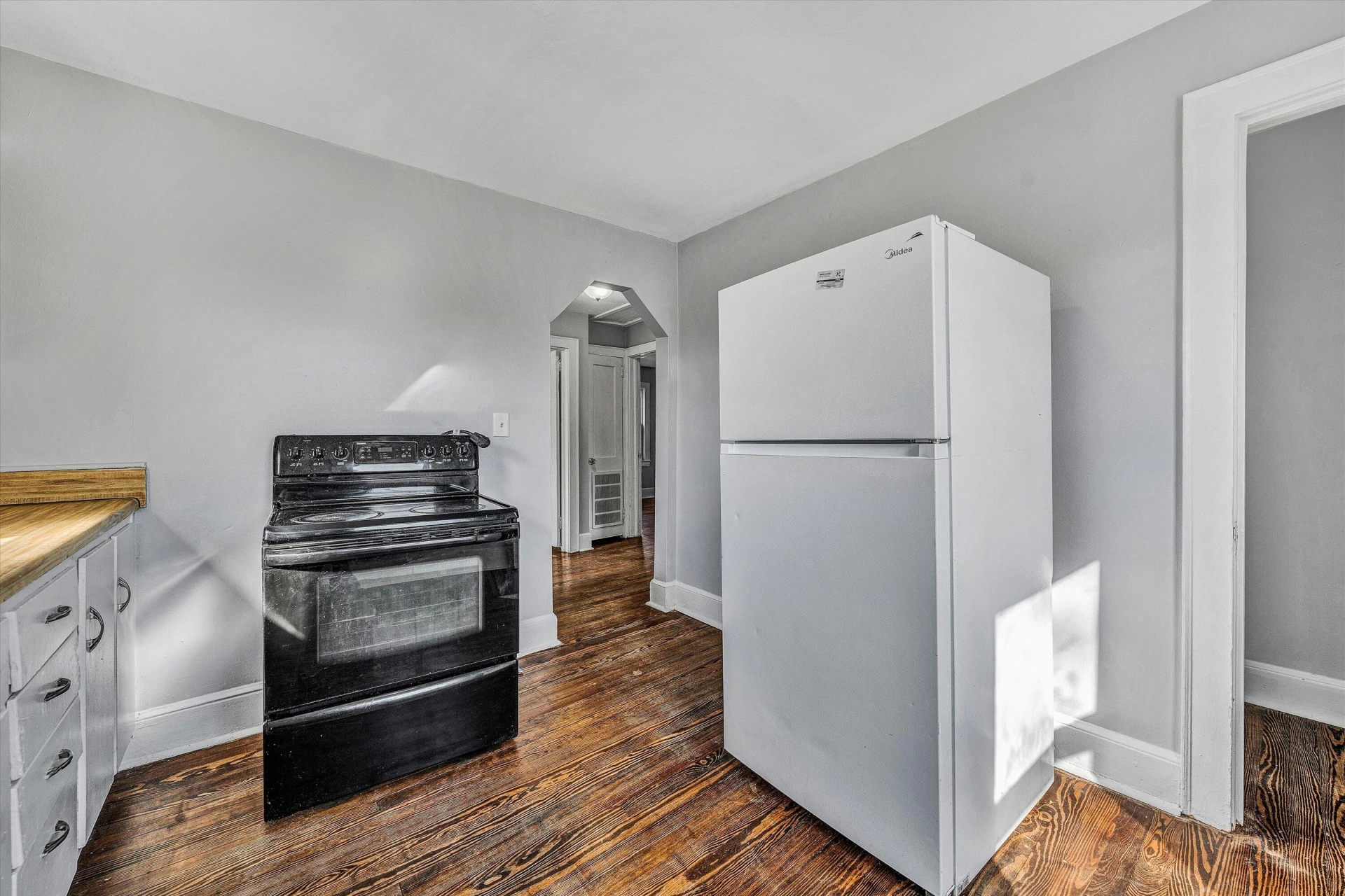 1006 Crescent ST - Photo 5