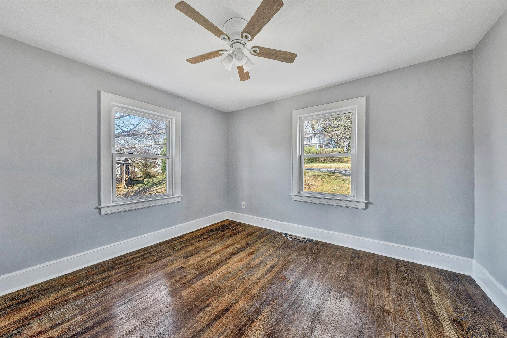 1006 Crescent ST - Photo 6