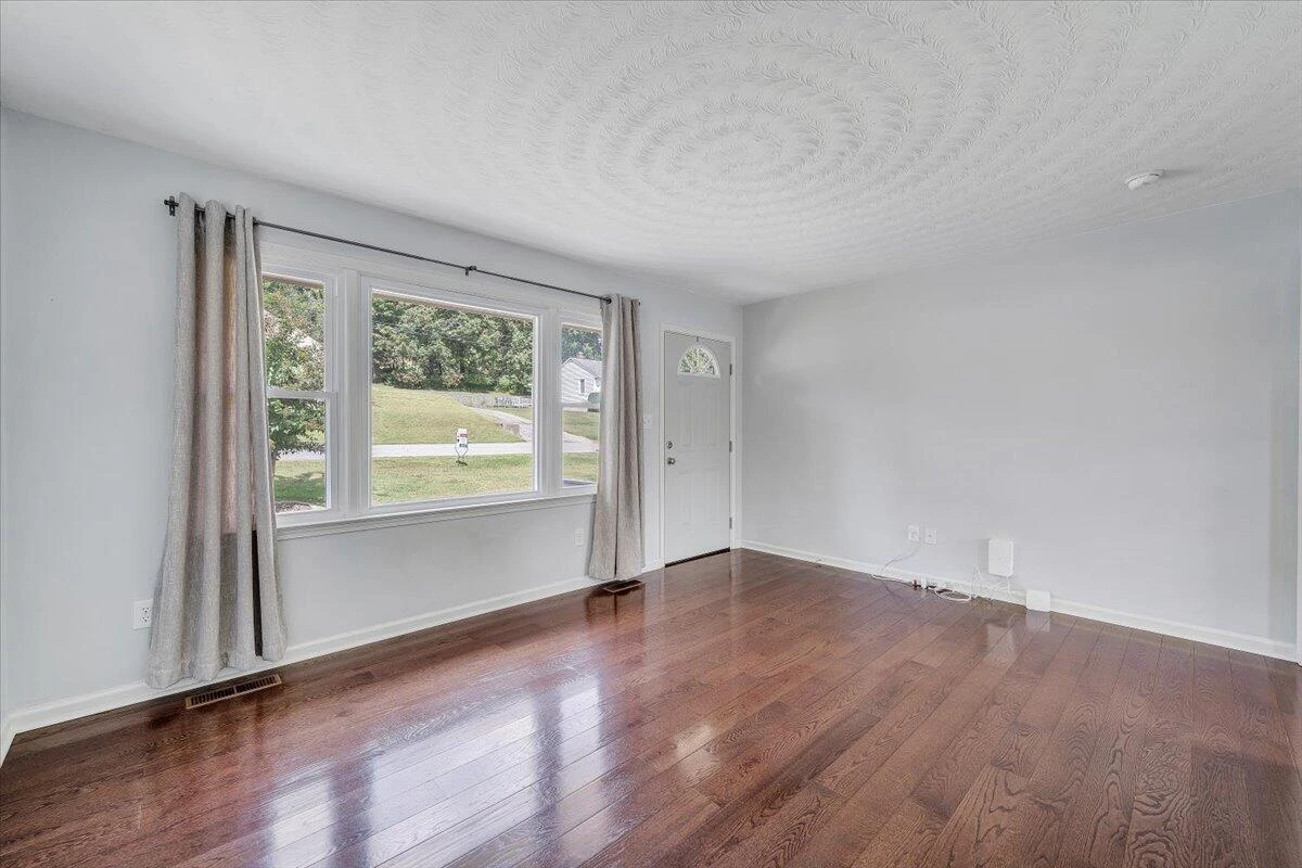 3011 Richard AVE - Photo 9