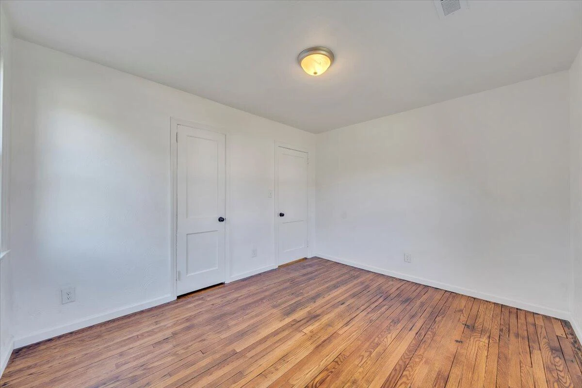 1018 Greenhurst AVE - Photo 15