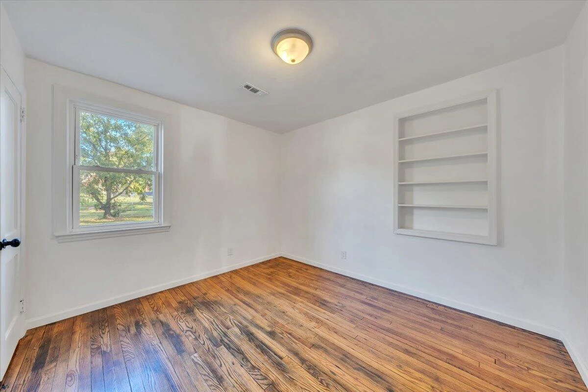 1018 Greenhurst AVE - Photo 16