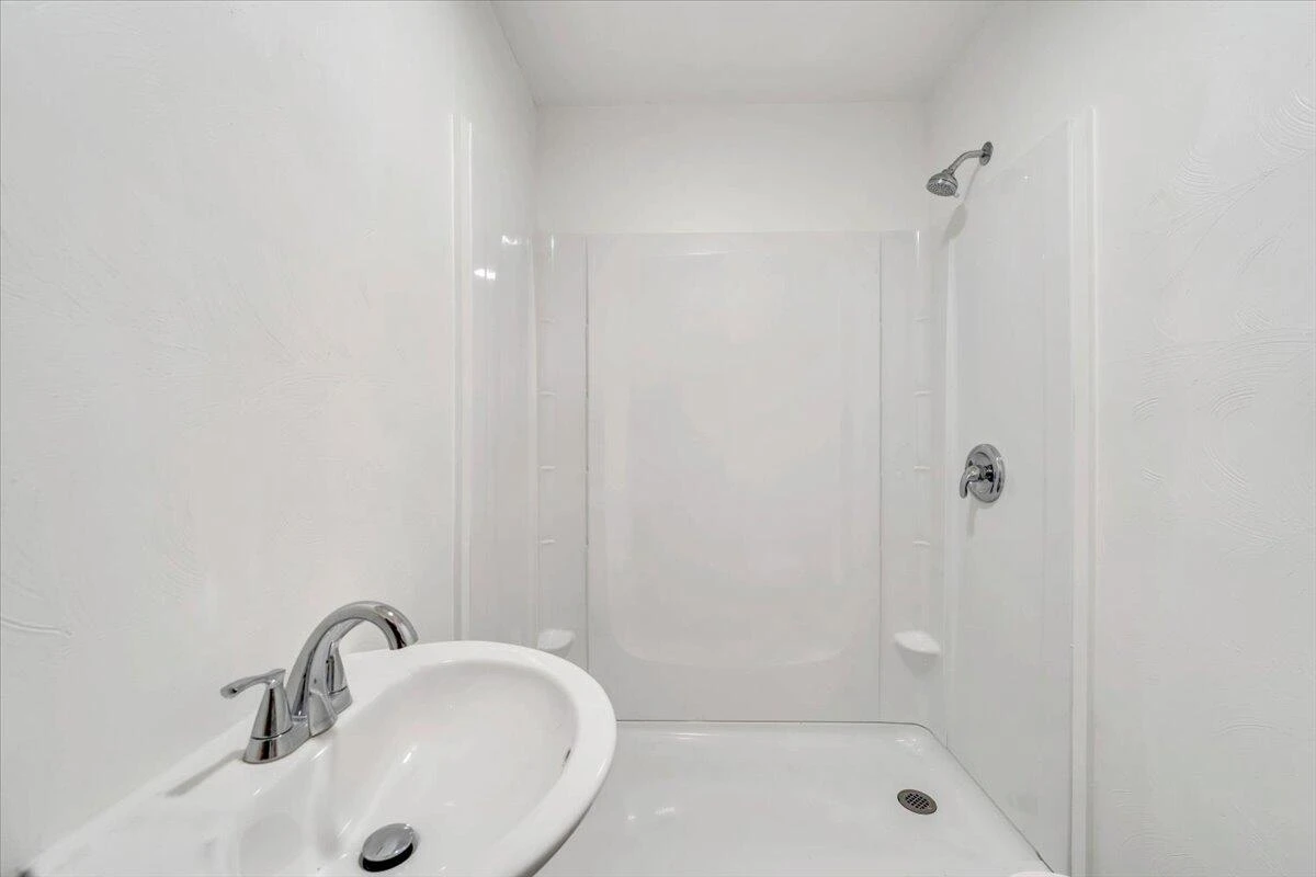 1018 Greenhurst AVE - Photo 18
