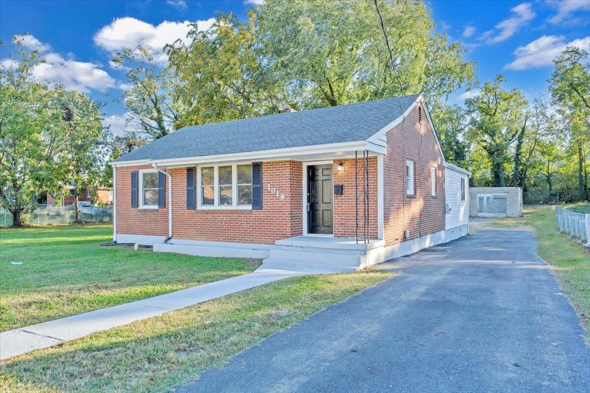 1018 Greenhurst AVE - Photo 2