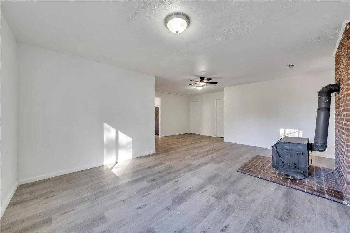 1018 Greenhurst AVE - Photo 23