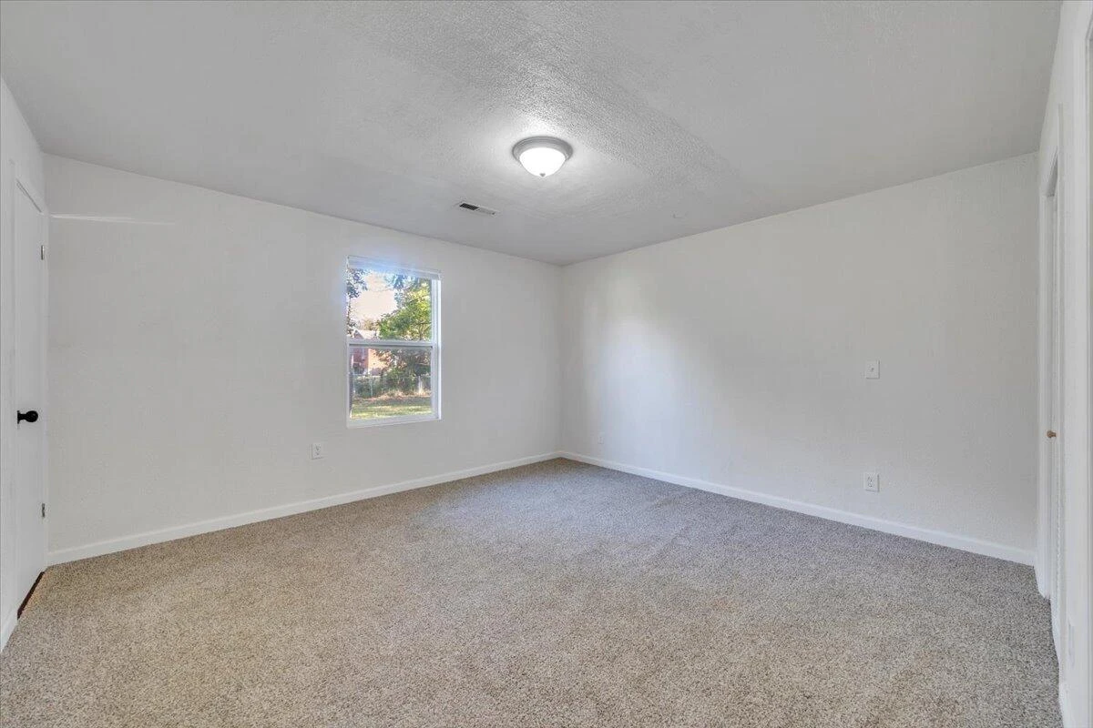 1018 Greenhurst AVE - Photo 27
