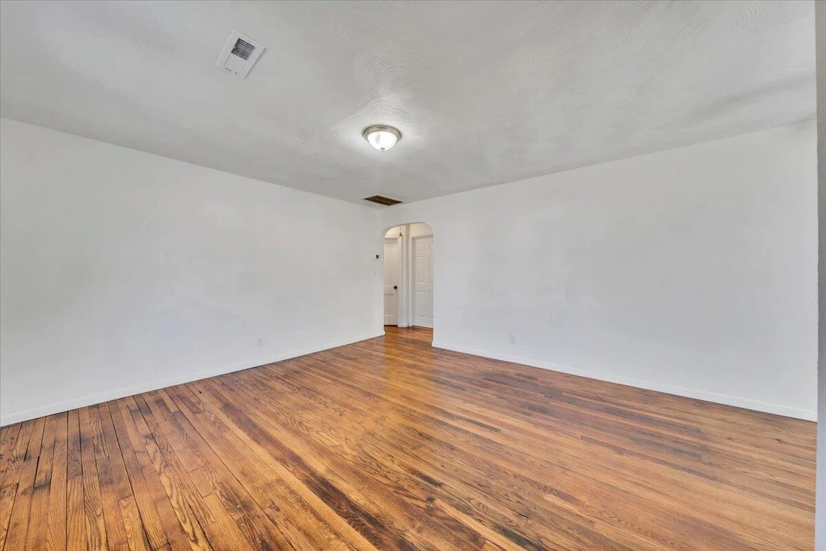 1018 Greenhurst AVE - Photo 3