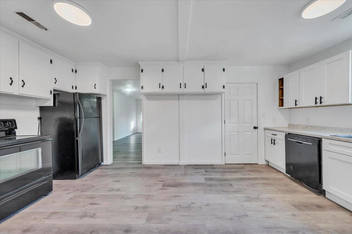 1018 Greenhurst AVE - Photo 32