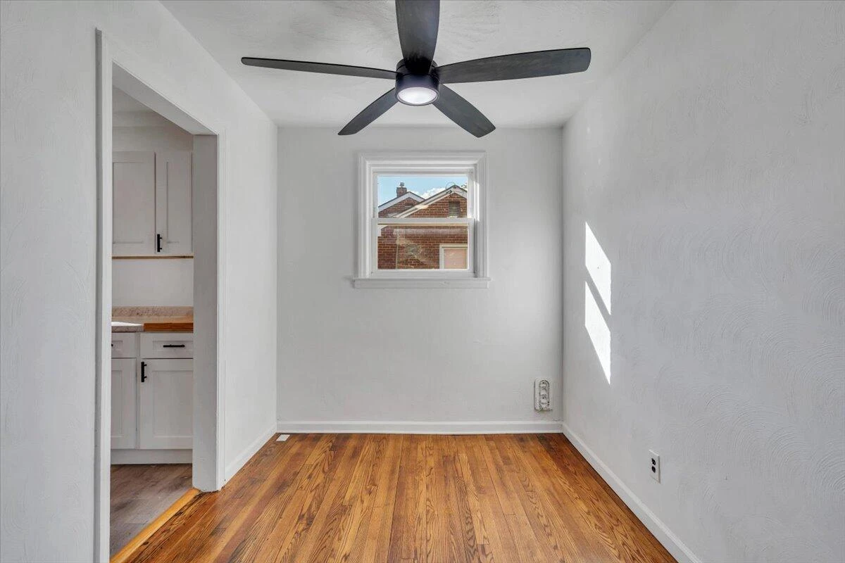 1018 Greenhurst AVE - Photo 6