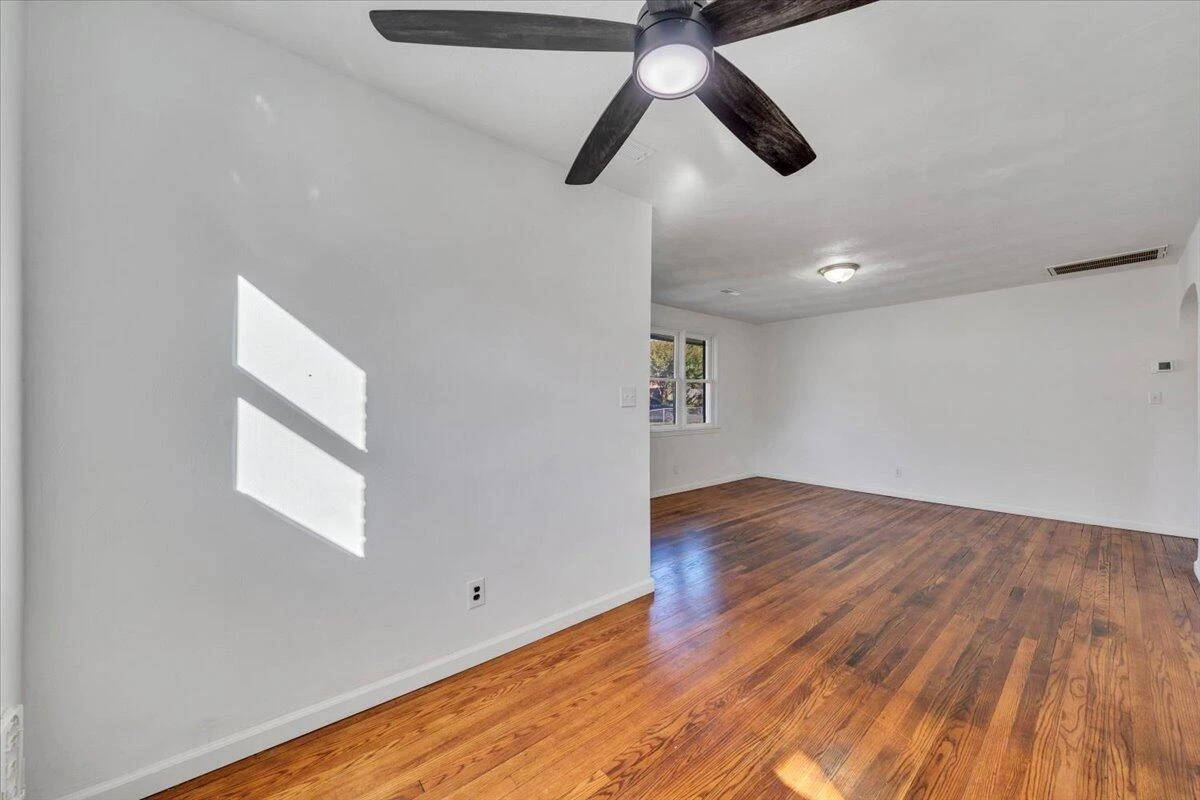 1018 Greenhurst AVE - Photo 7