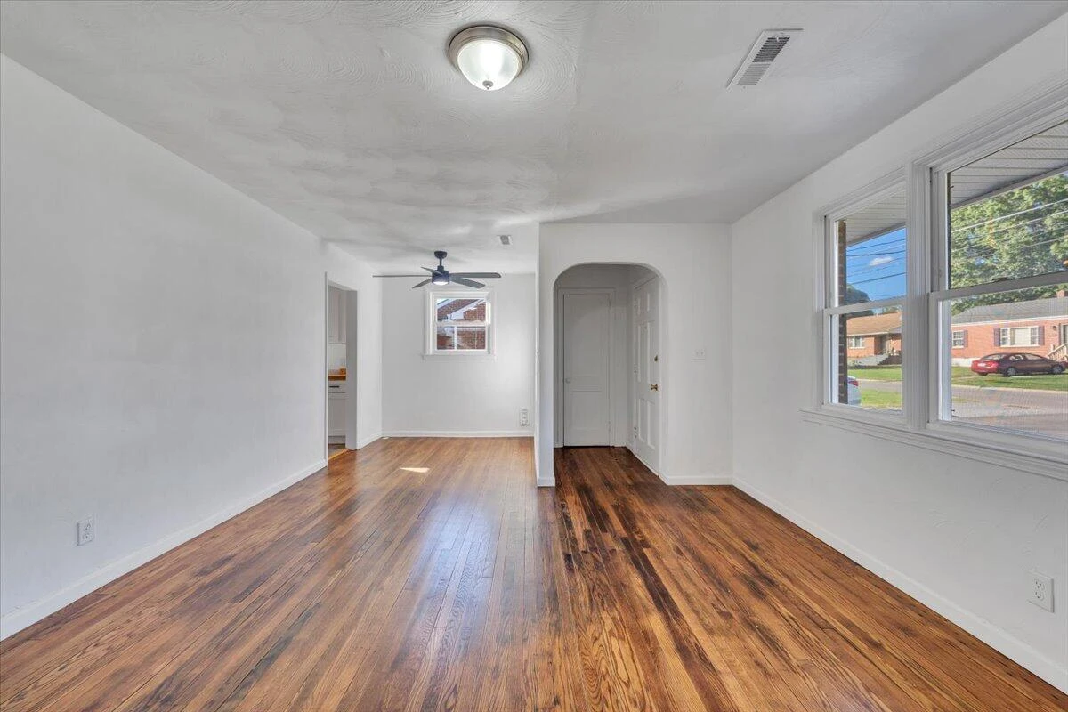 1018 Greenhurst AVE - Photo 8