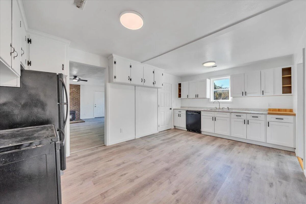 1018 Greenhurst AVE - Photo 9