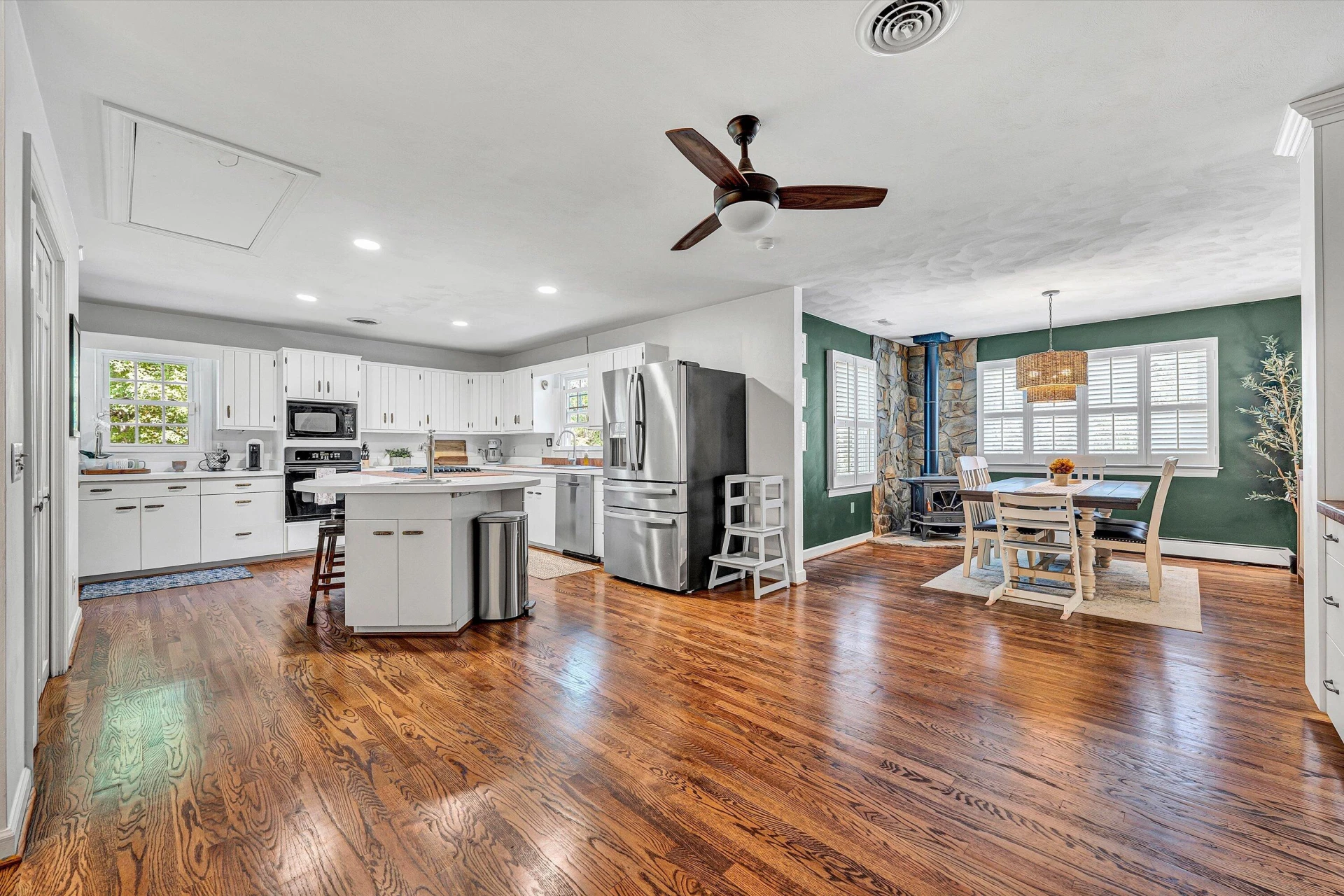 225 Hancock ST - Photo 15