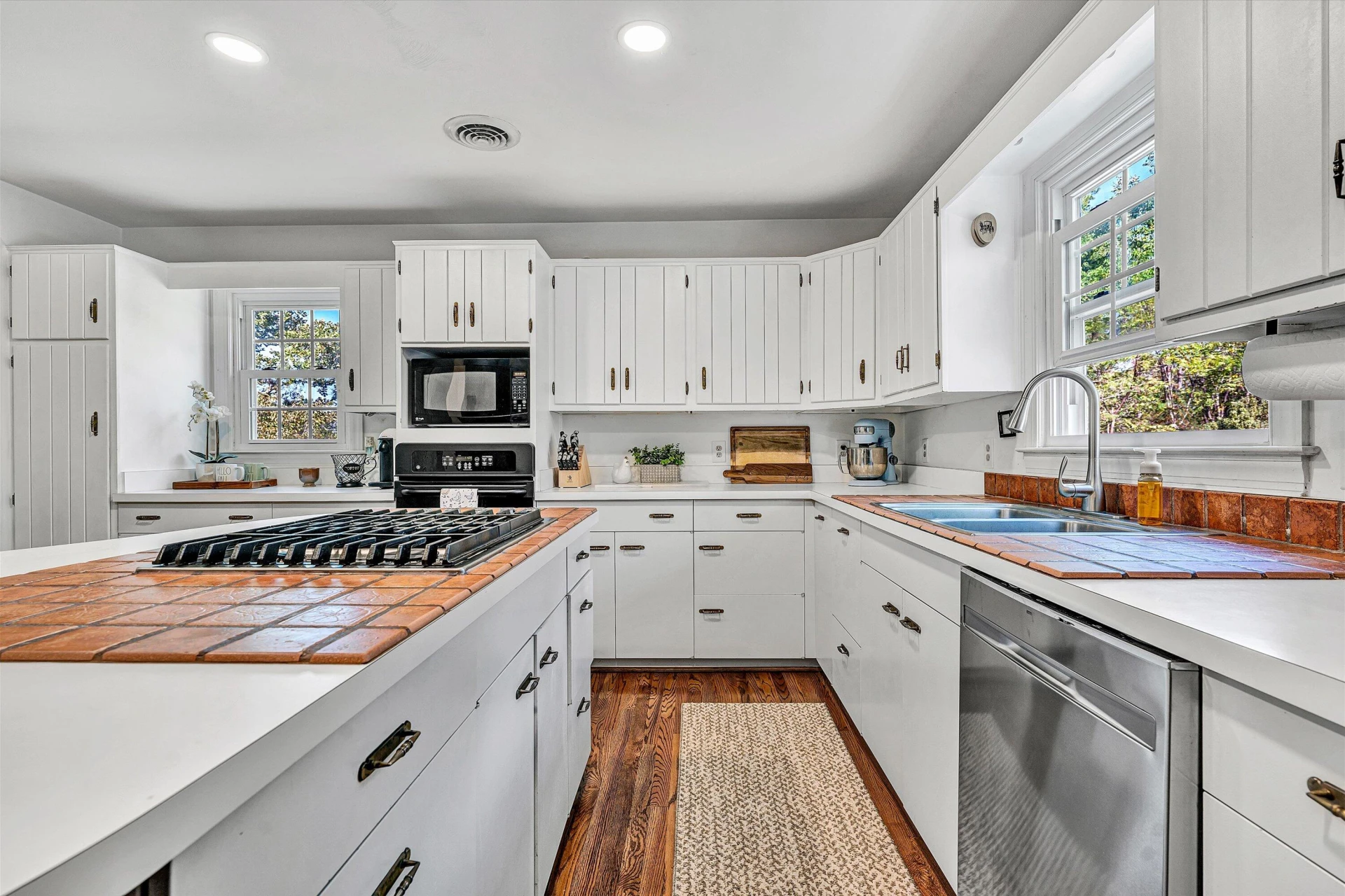 225 Hancock ST - Photo 17