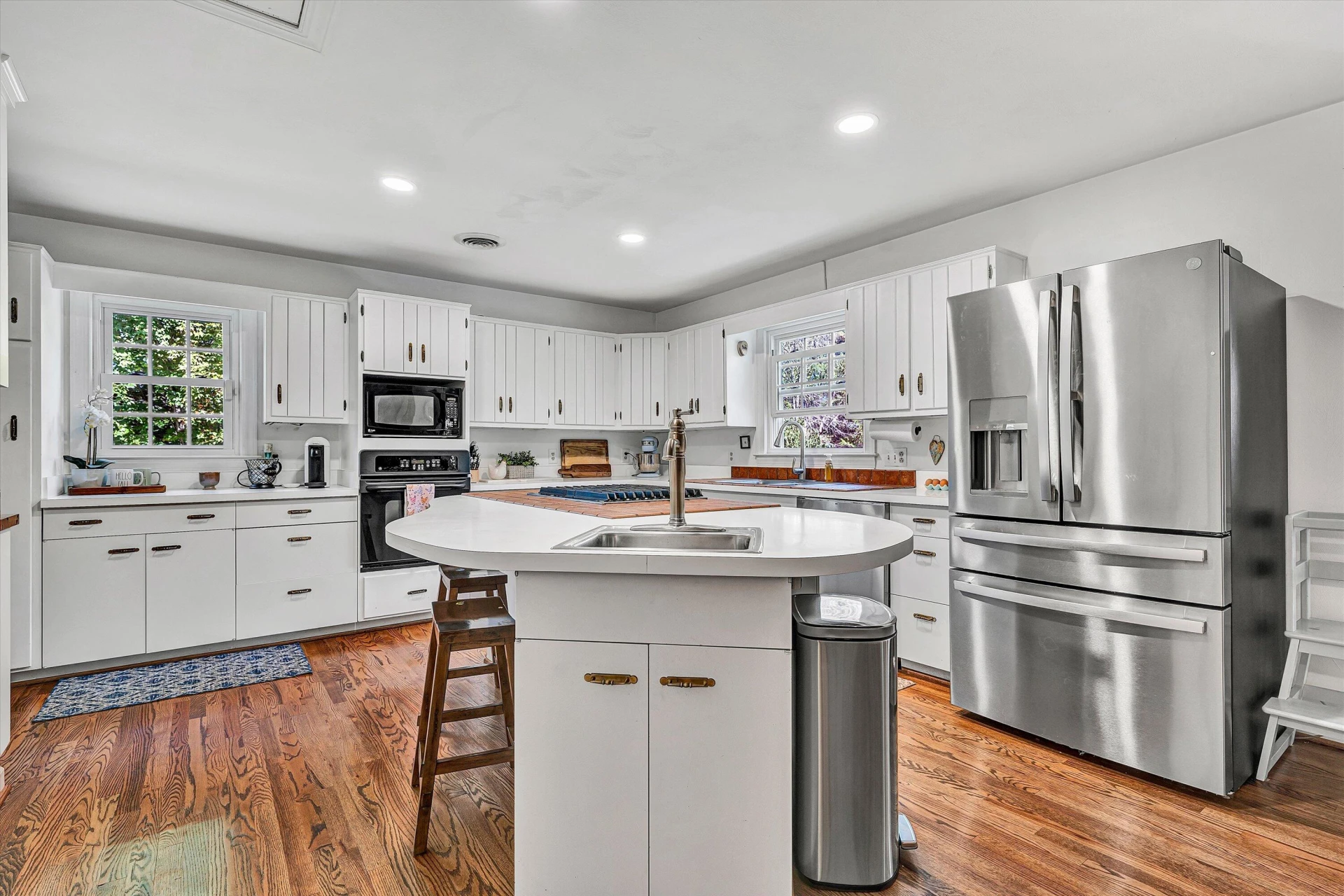 225 Hancock ST - Photo 18