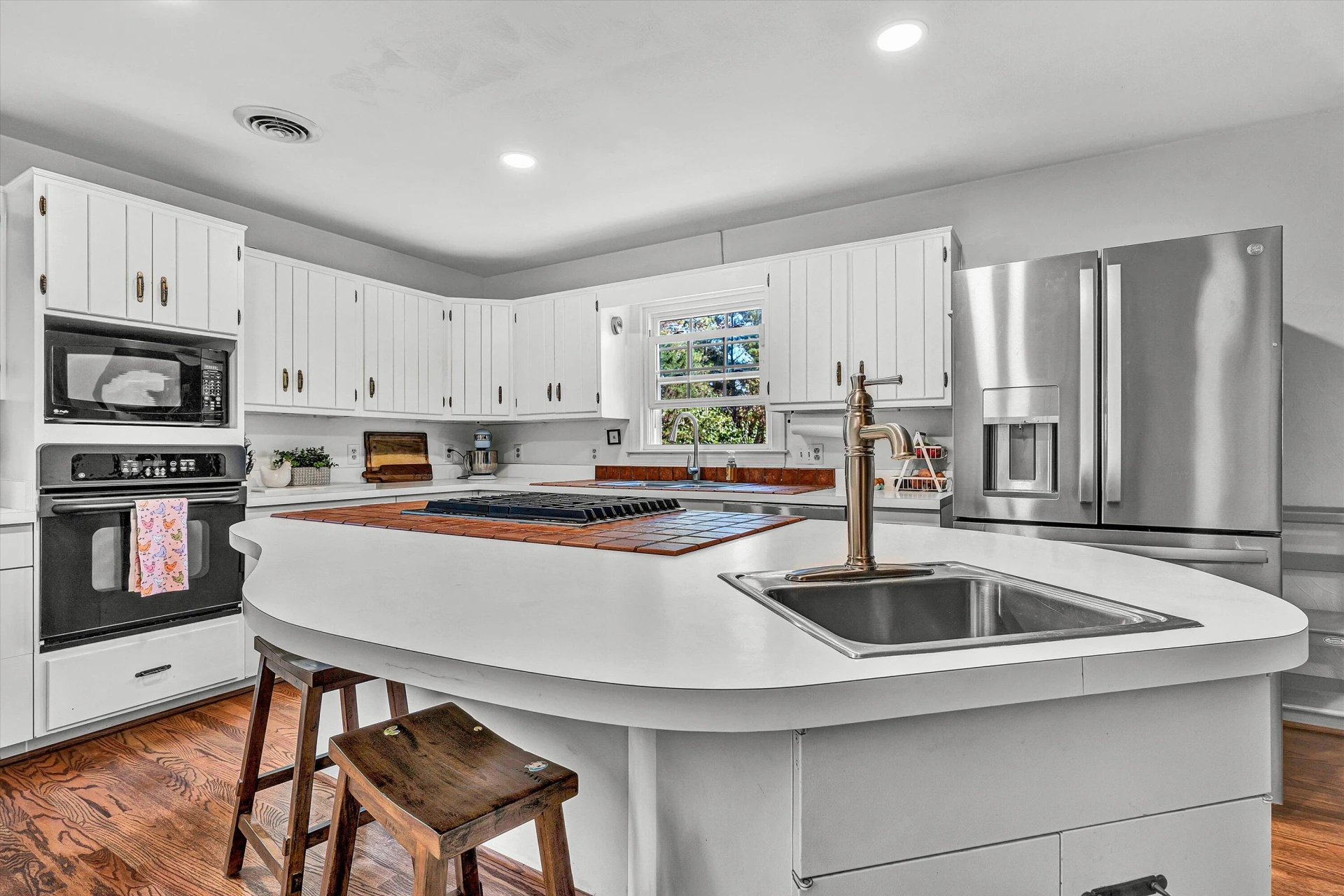 225 Hancock ST - Photo 22