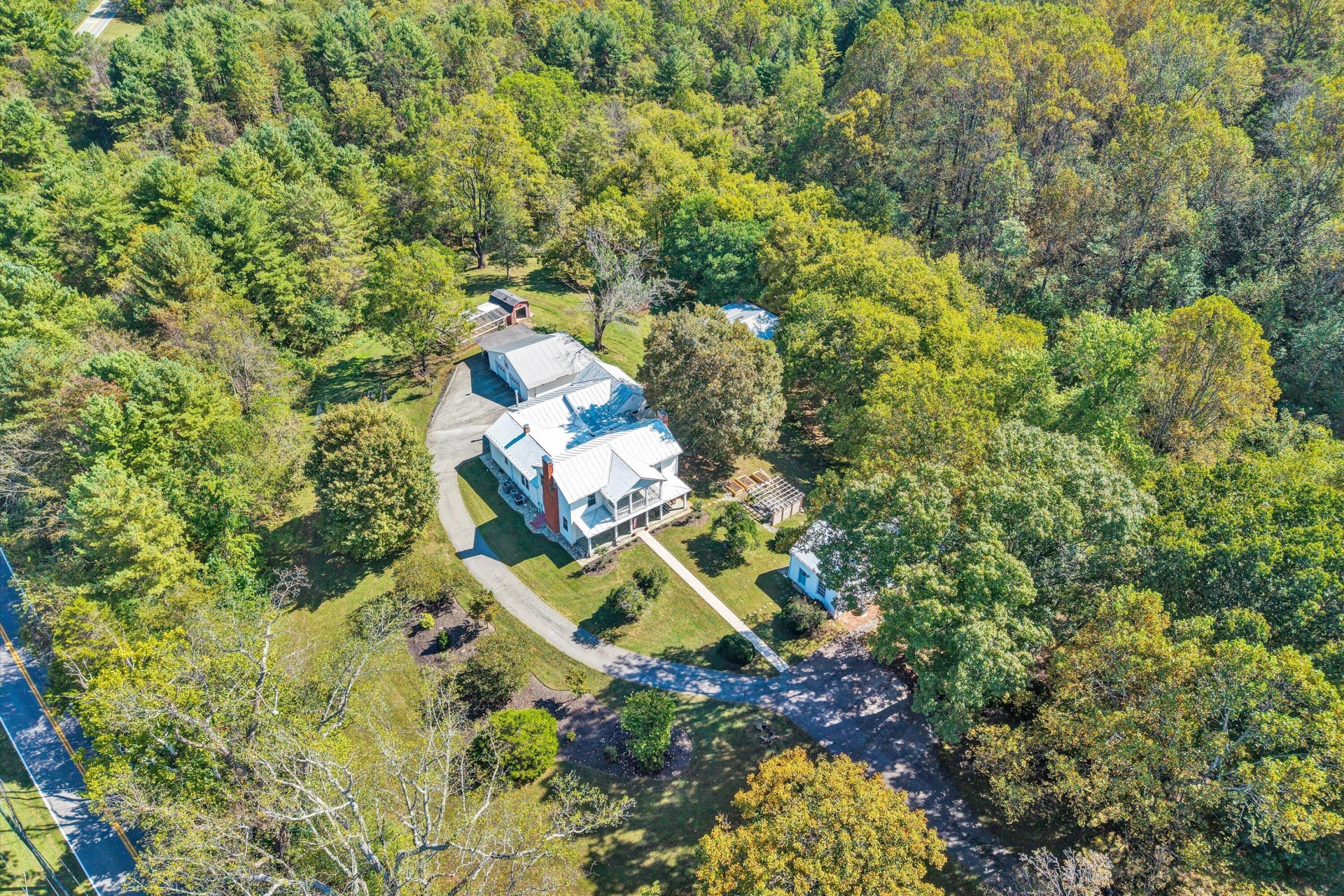 225 Hancock ST - Photo 3