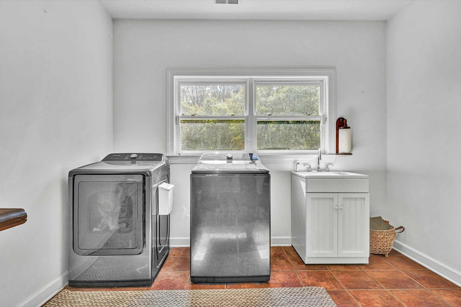 225 Hancock ST - Photo 33