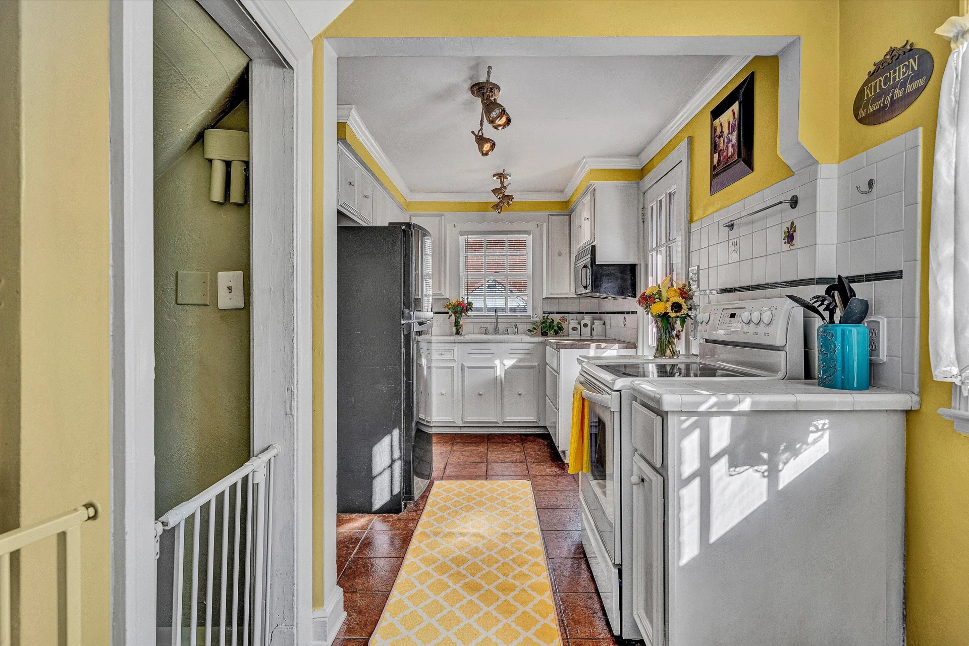 2334 Maiden LN - Photo 13