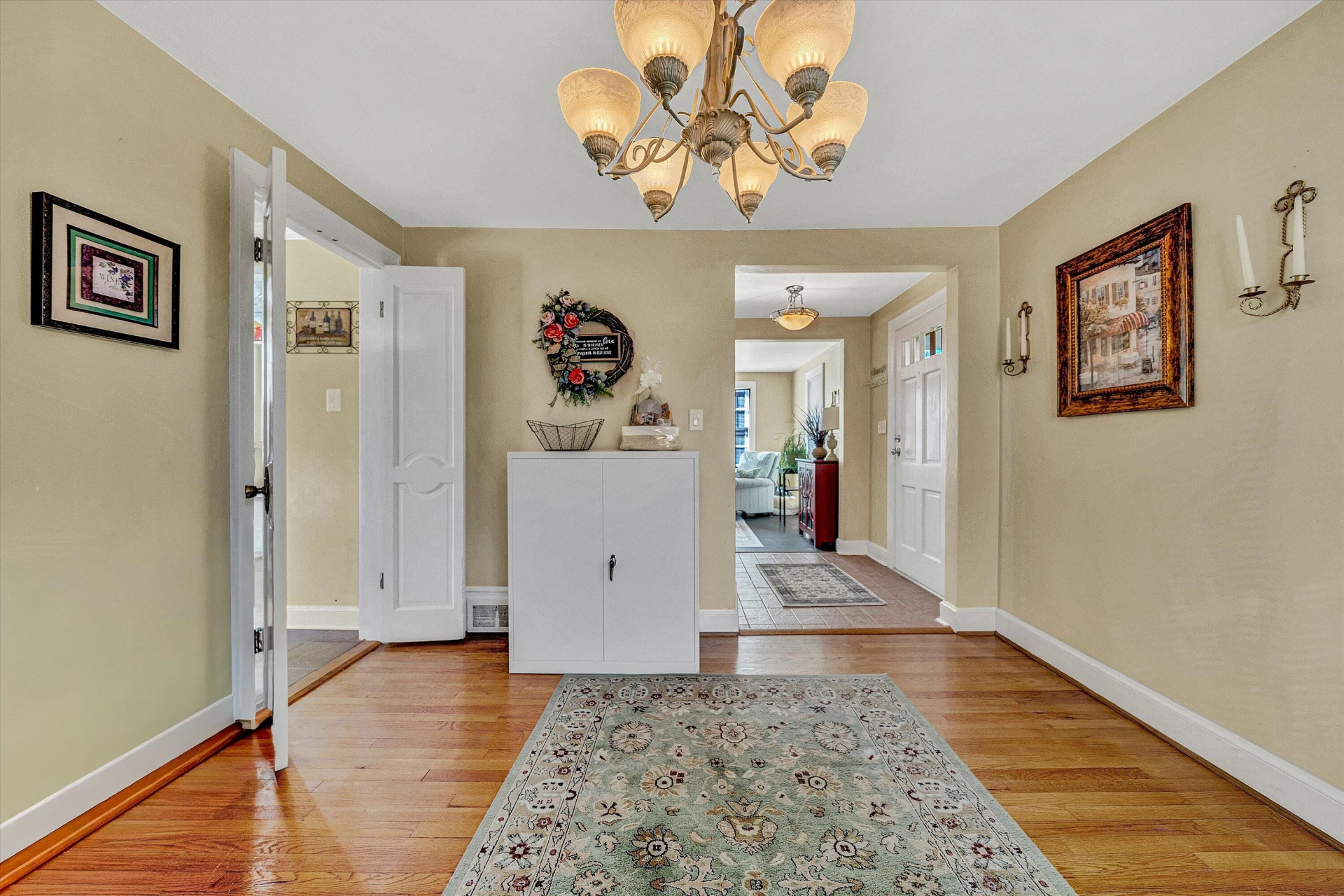 2334 Maiden LN - Photo 17