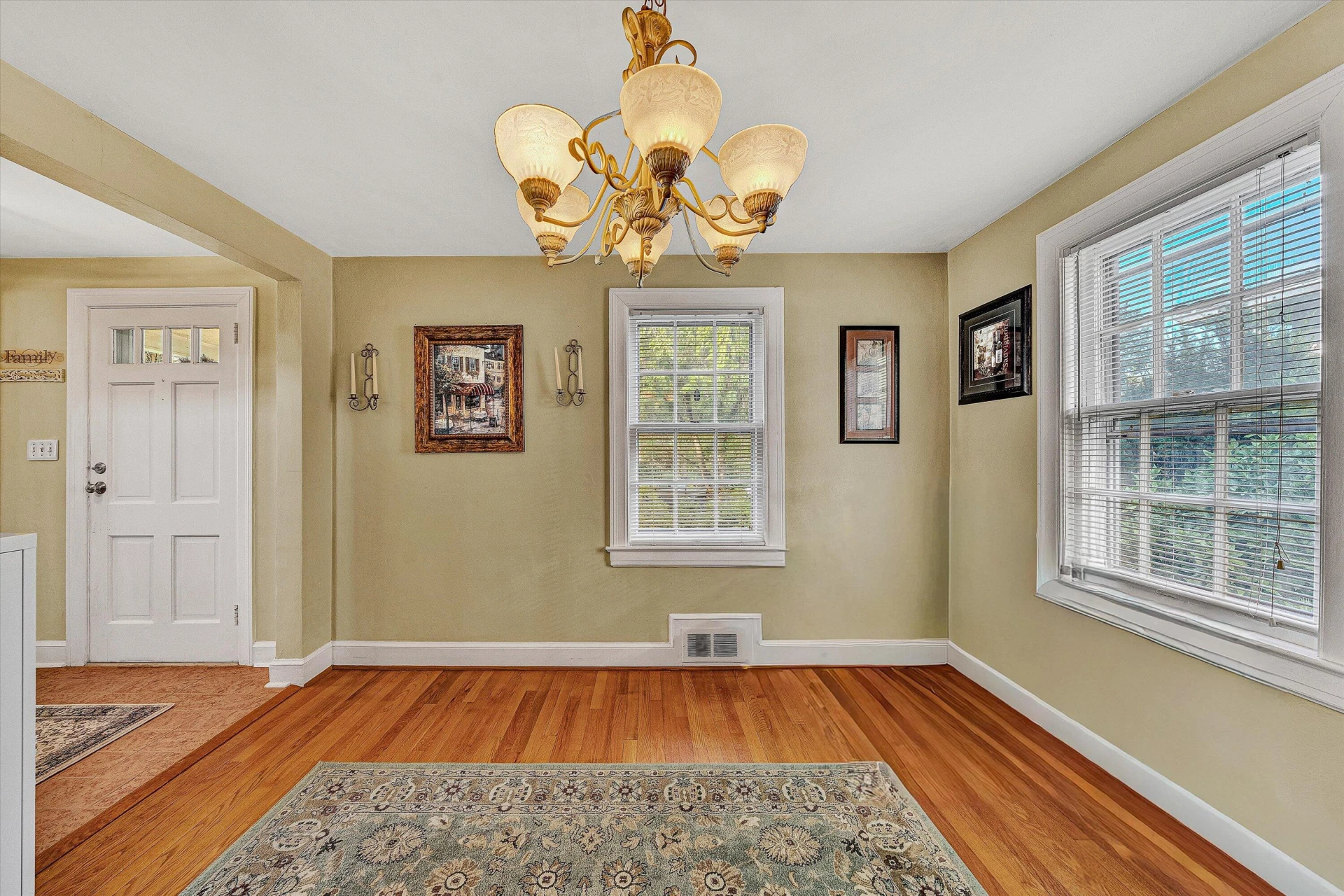 2334 Maiden LN - Photo 18