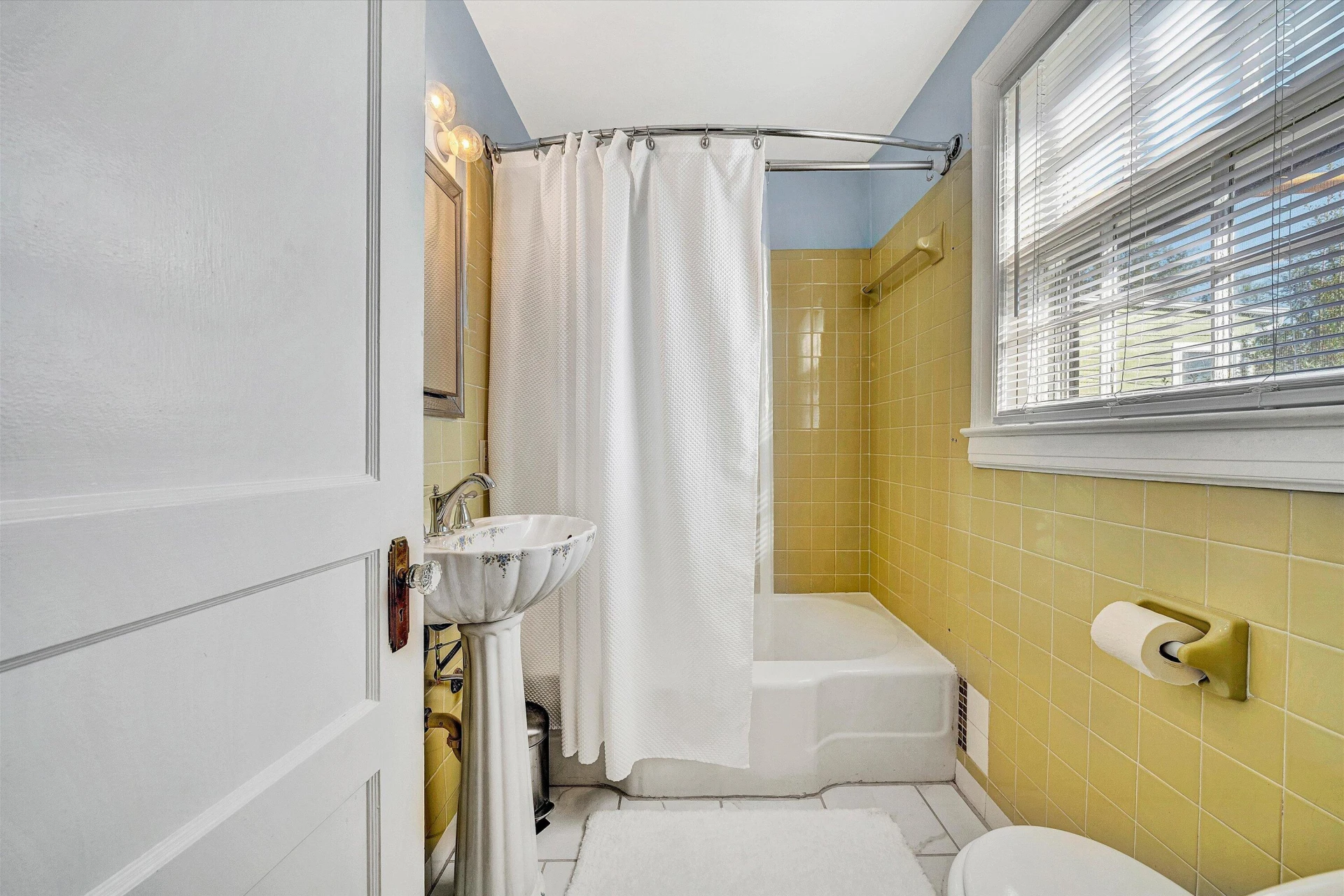 2334 Maiden LN - Photo 25