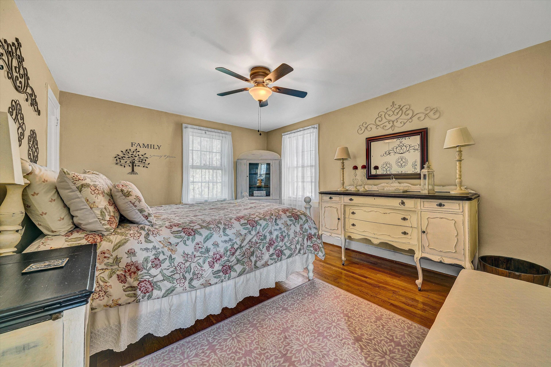 2334 Maiden LN - Photo 26