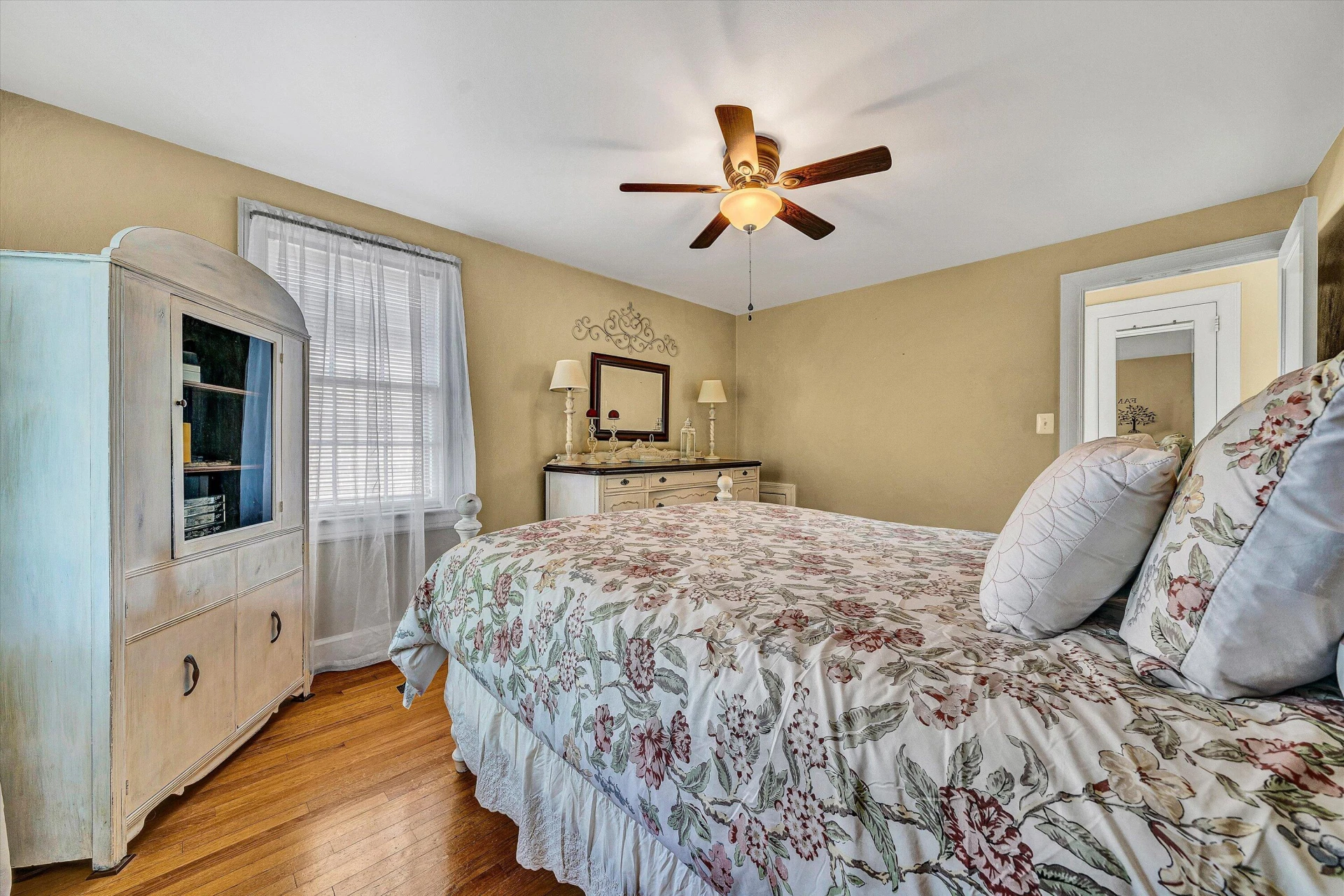 2334 Maiden LN - Photo 27