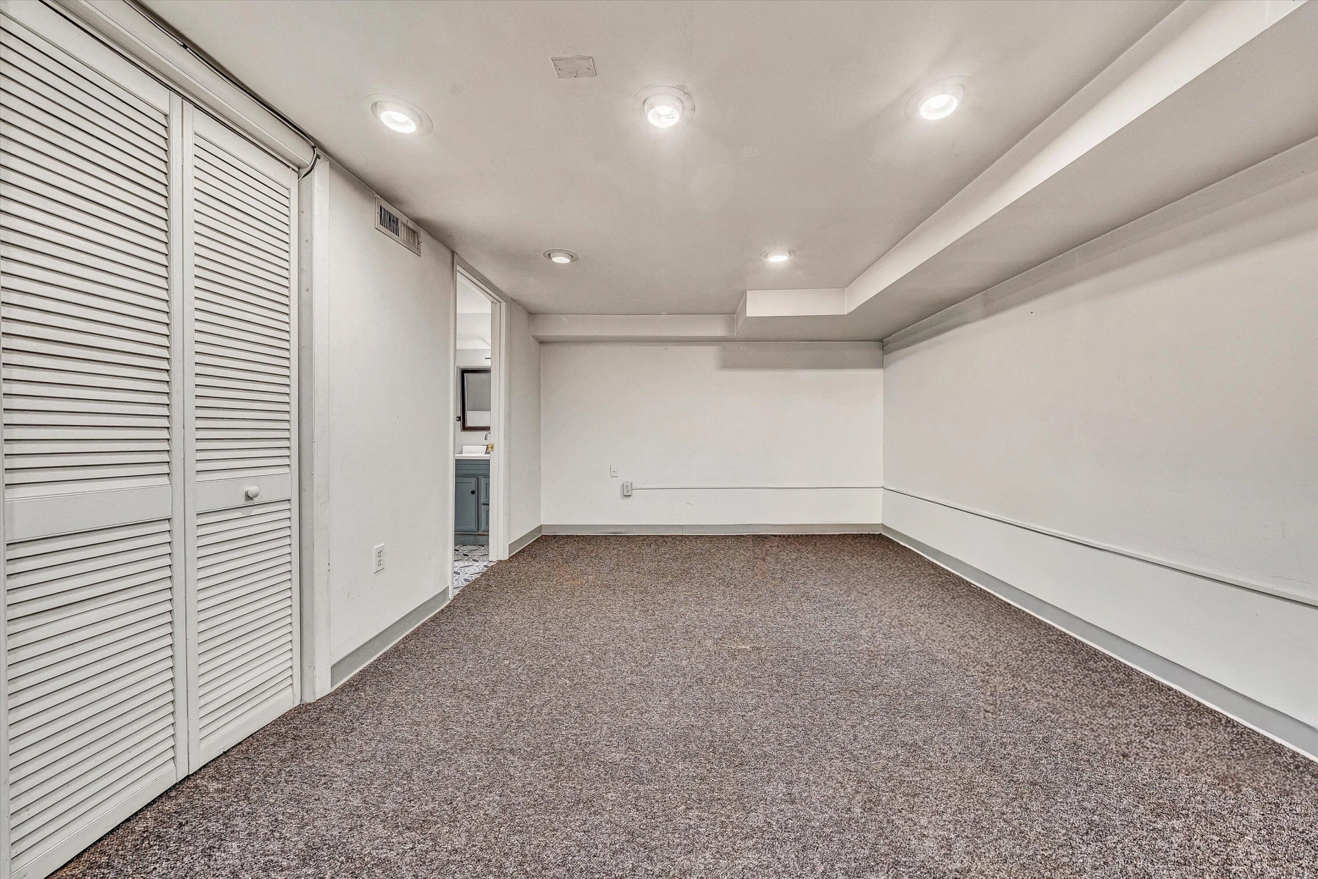 2334 Maiden LN - Photo 29