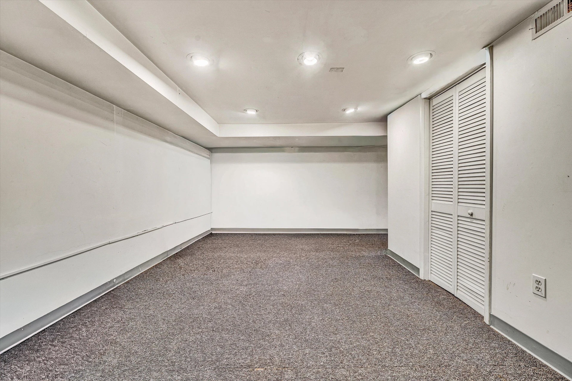 2334 Maiden LN - Photo 30