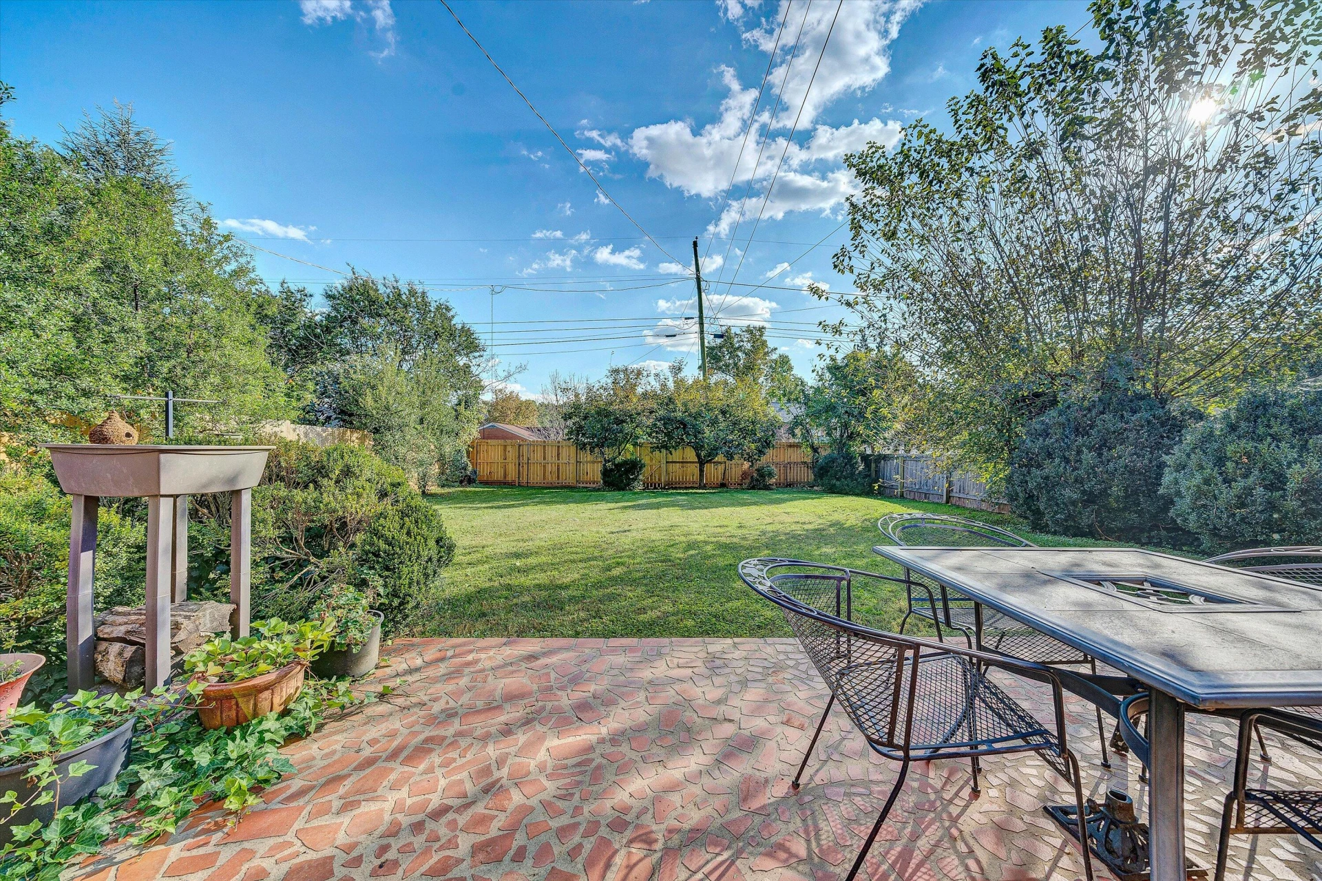 2334 Maiden LN - Photo 33