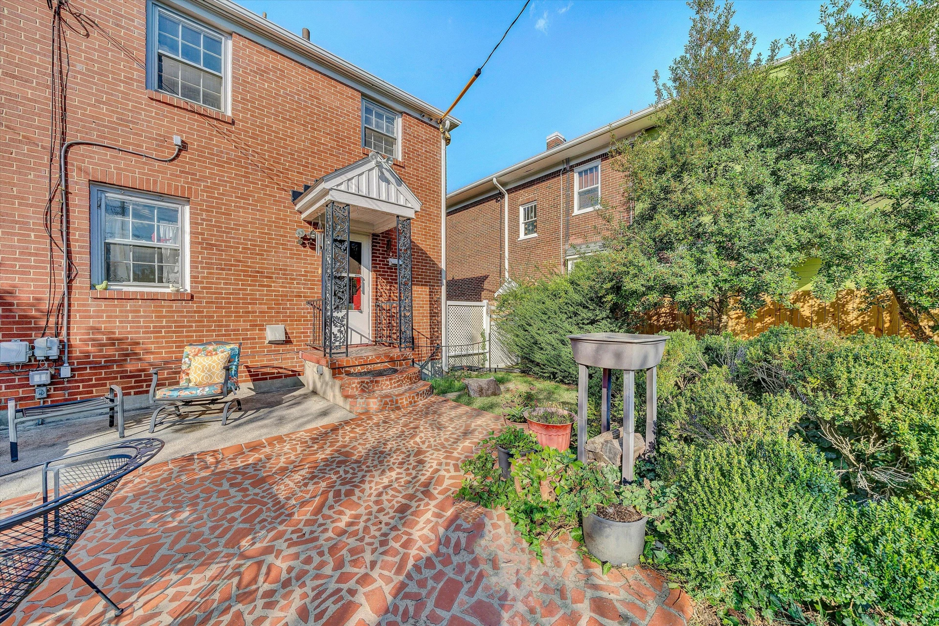 2334 Maiden LN - Photo 34