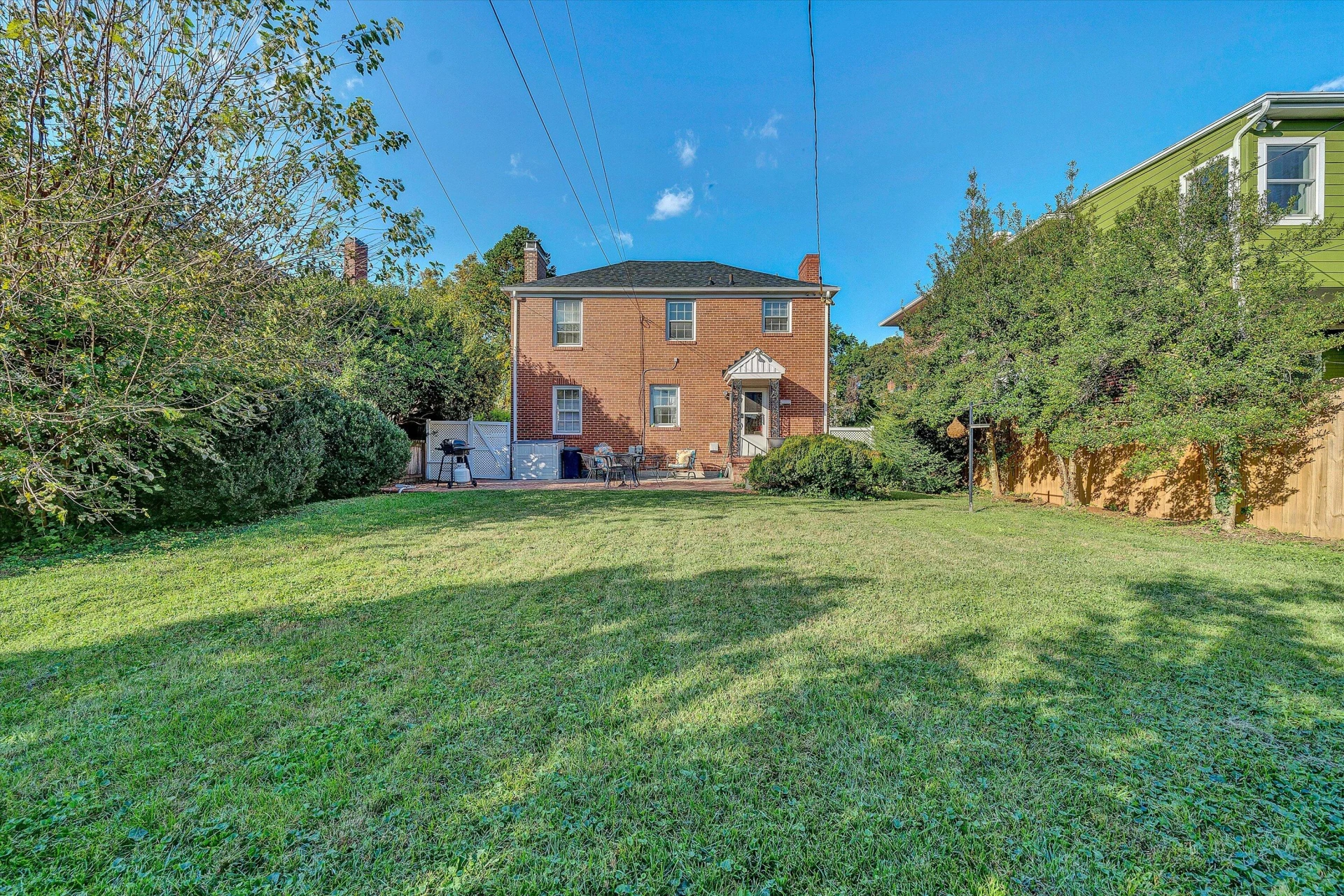 2334 Maiden LN - Photo 36