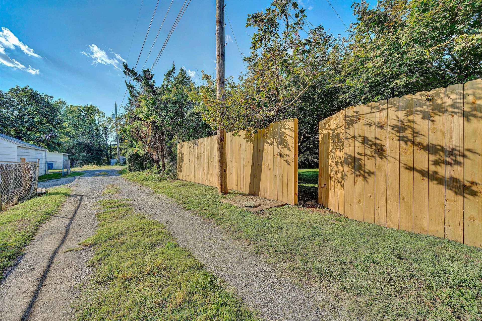 2334 Maiden LN - Photo 37