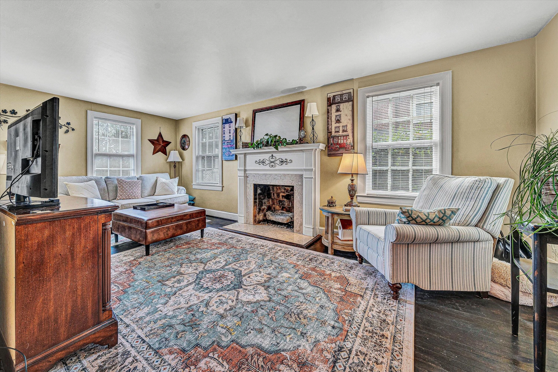 2334 Maiden LN - Photo 9